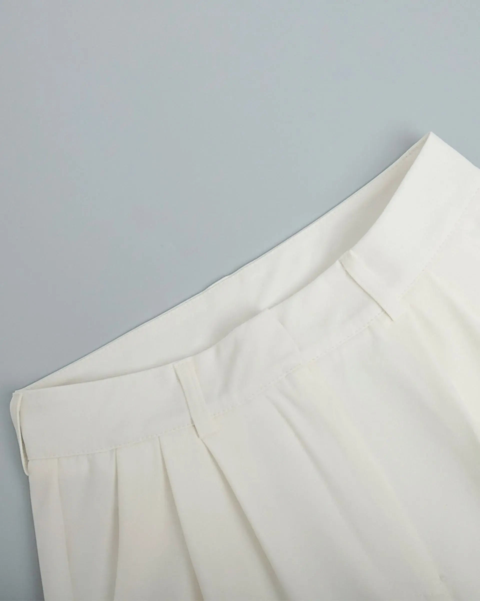 High-Waisted White Trousers with Wide-Leg Fit