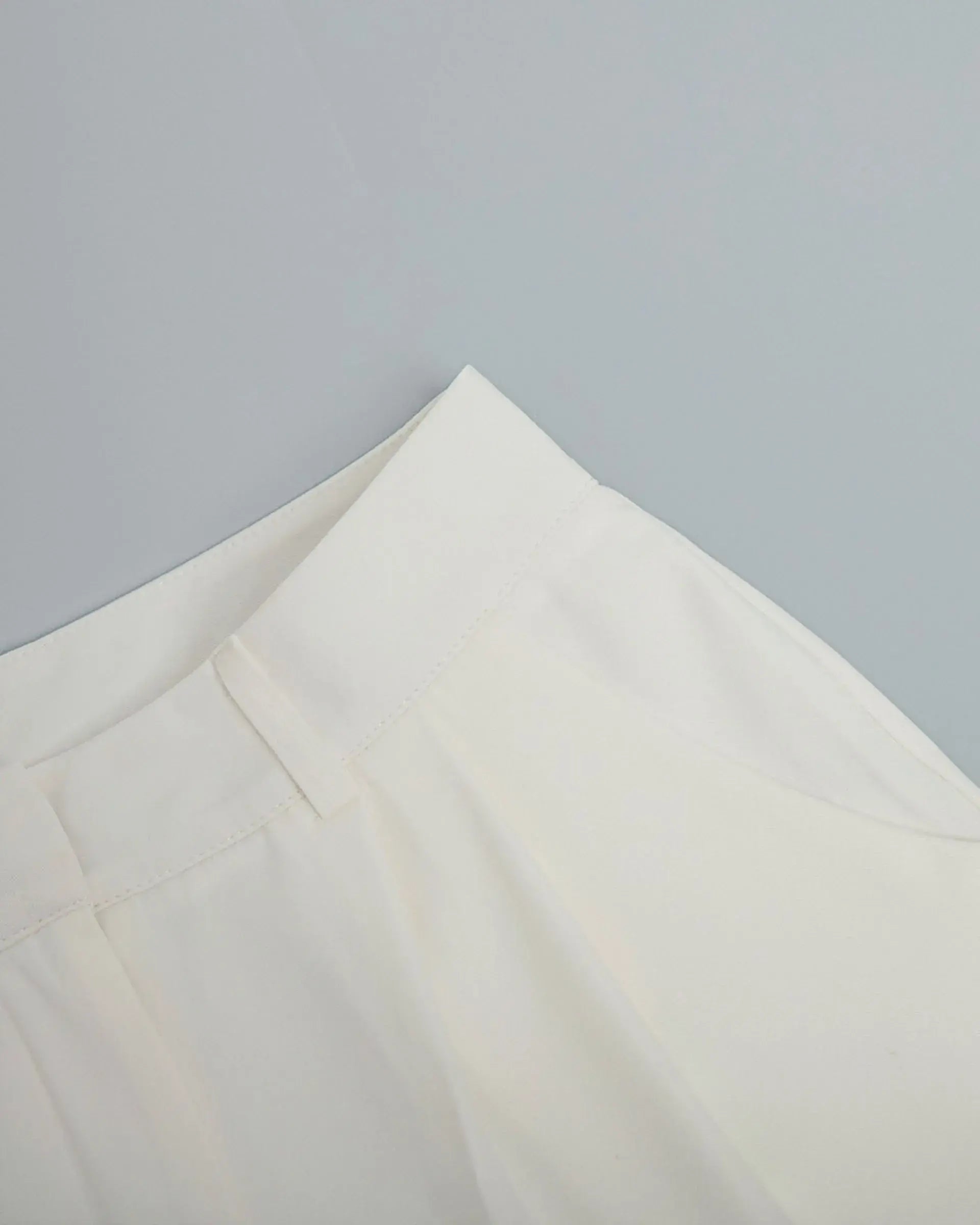 High-Waisted White Trousers with Wide-Leg Fit