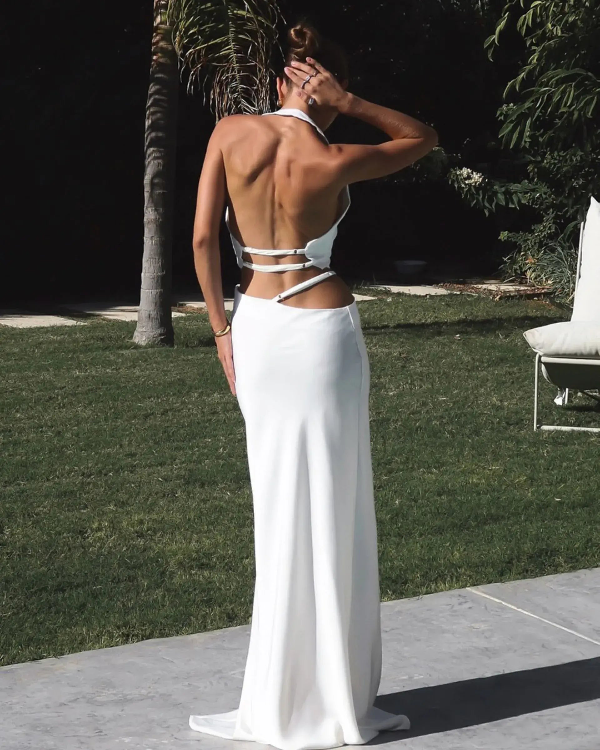 Short V-Neck Backless Vest