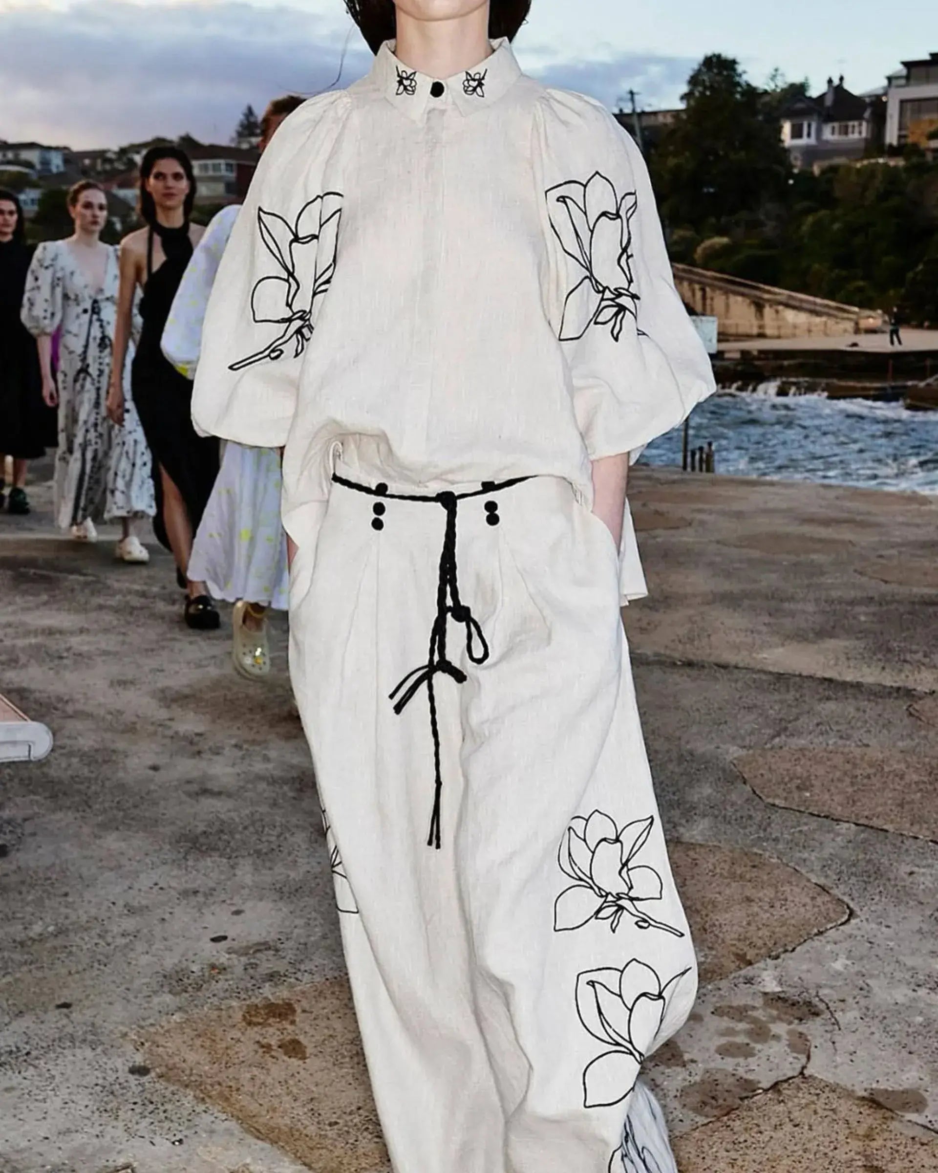 Puffer Sleeve Fashion Linen Embroidered Shirt
